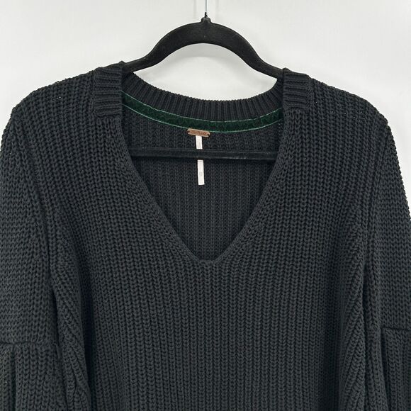 FREE PEOPLE Black Damsel Bell Sleeve Cropped Boxy Oversized Boho Knit Sweater XS - Picture 6 of 9